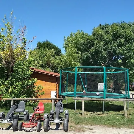 Domaine Des Epinettes 2* Saint-Romain-de-Jalionas